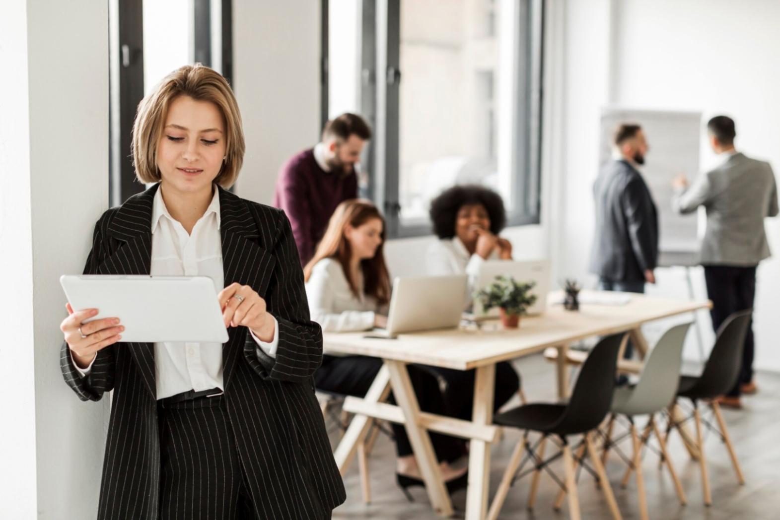 Espacio de trabajo donde nuestro equipo analiza estrategias de ahorro personalizadas